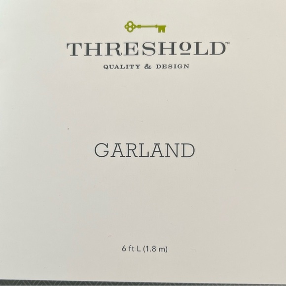 New in box chunky yarn tassel garland 6 feet long - Picture 4 of 4